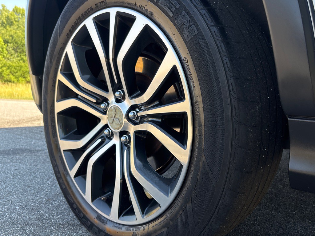 2018 Mitsubishi Outlander Image 9