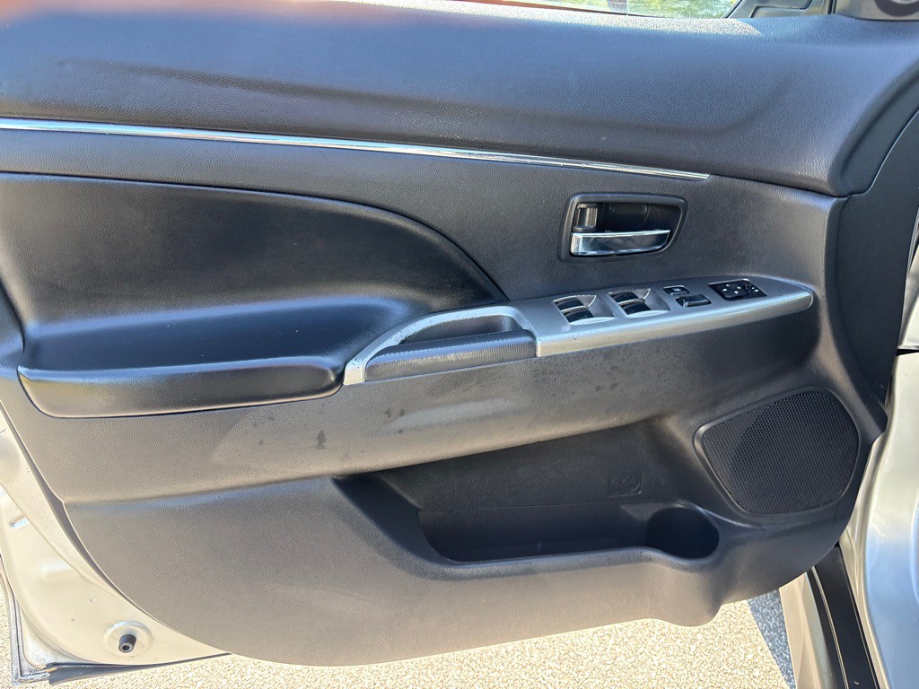 2018 Mitsubishi Outlander Image 11