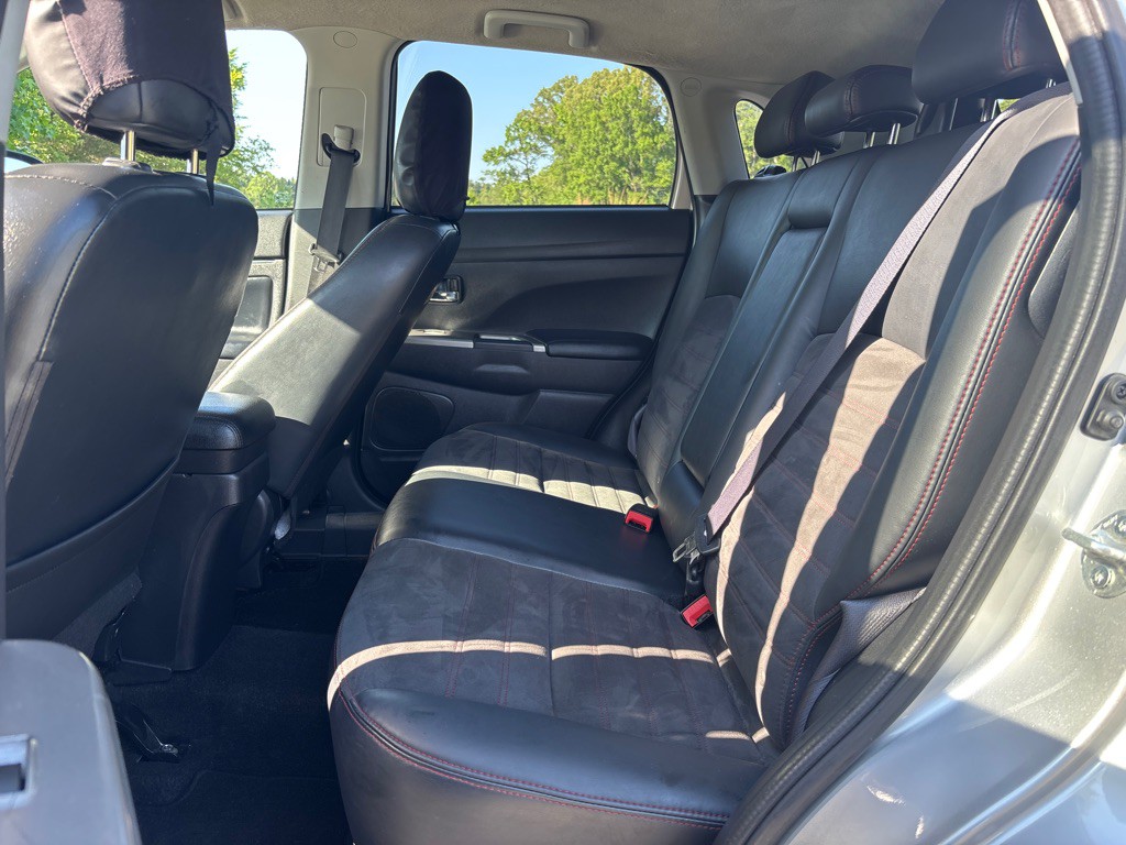 2018 Mitsubishi Outlander Image 13