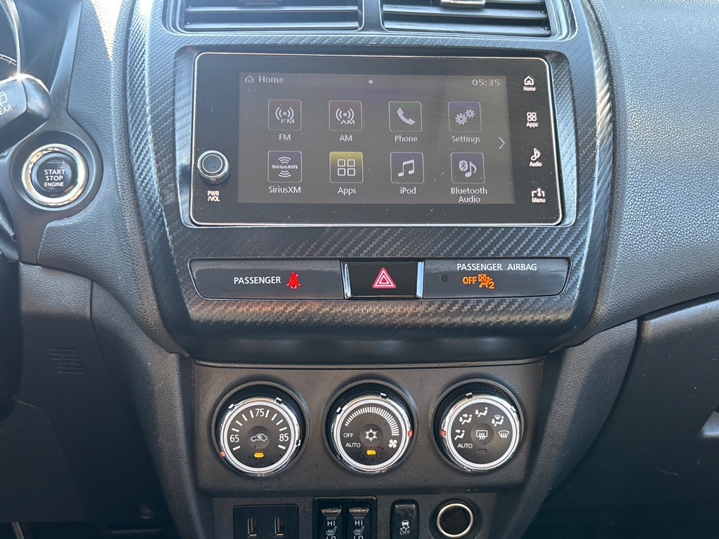 2018 Mitsubishi Outlander Image 16