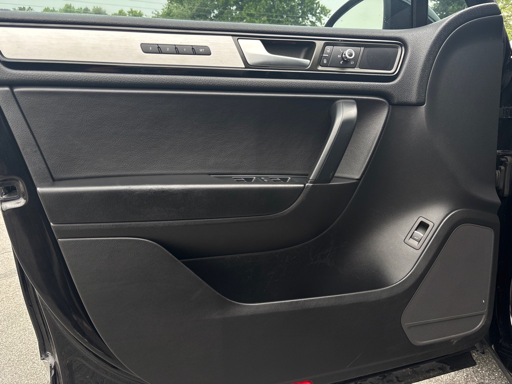 2014 Volkswagen Touareg Image 11
