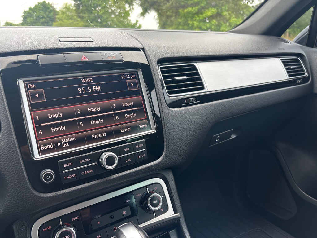 2014 Volkswagen Touareg Image 15