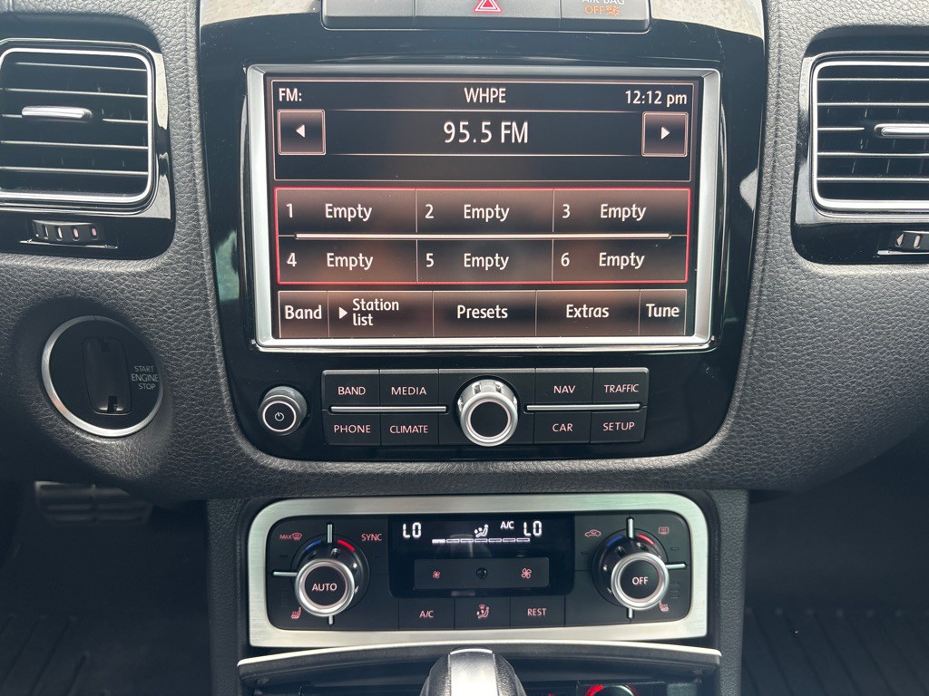 2014 Volkswagen Touareg Image 16