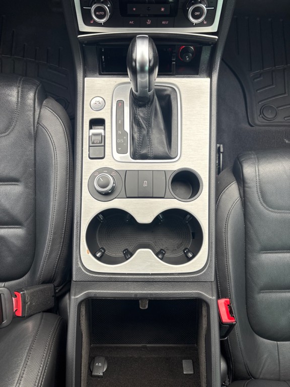 2014 Volkswagen Touareg Image 17