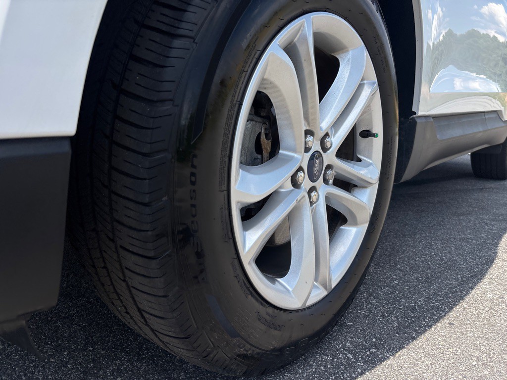 2019 Ford Edge Image 9