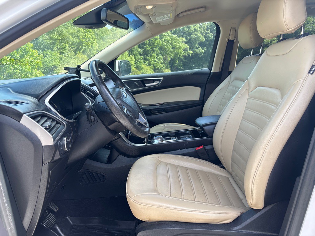 2019 Ford Edge Image 12