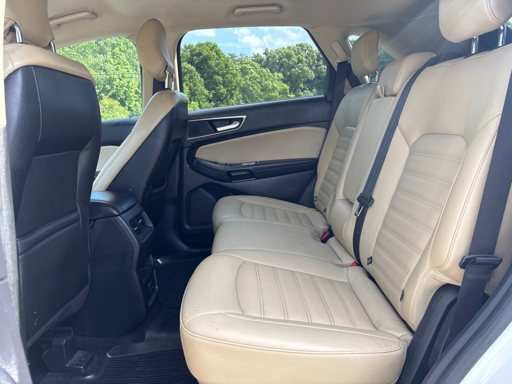2019 Ford Edge Image 13