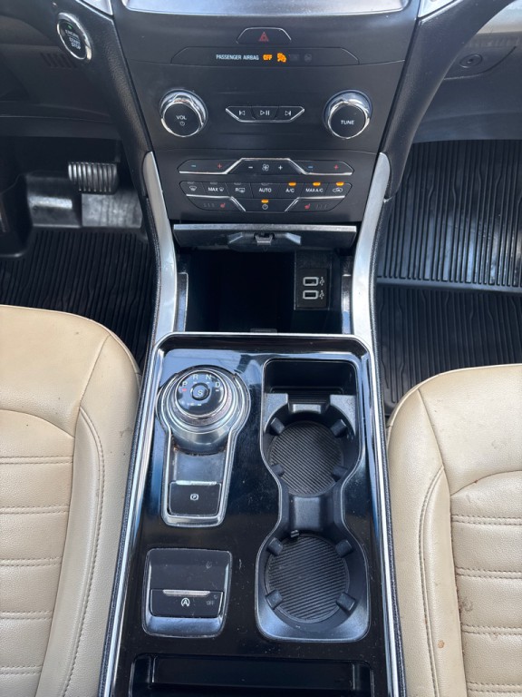 2019 Ford Edge Image 16
