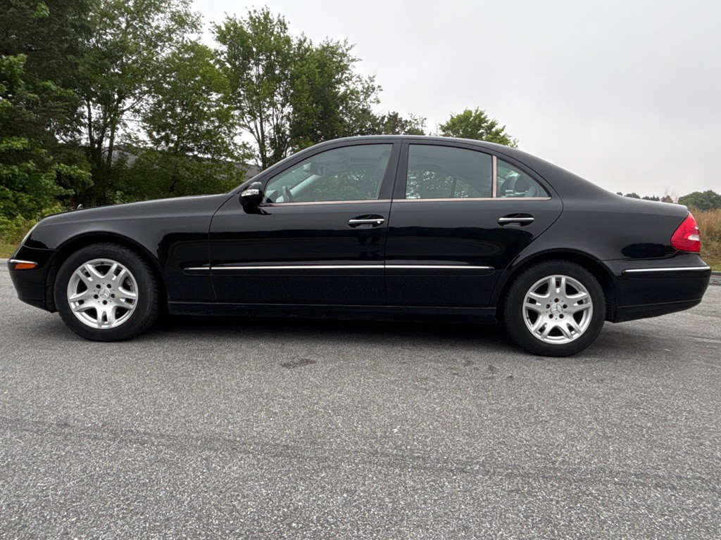 2003 Mercedes-Benz E-Class Image 2