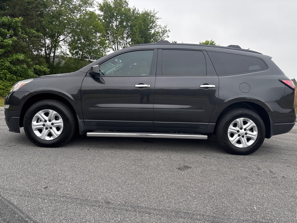 2017 Chevrolet Traverse Image 2