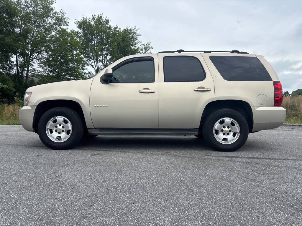 2010 Chevrolet Tahoe Image 2