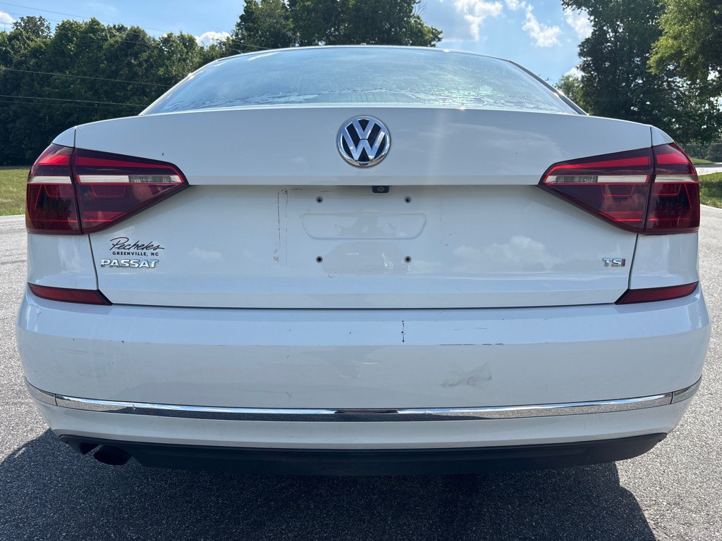 2018 Volkswagen Passat Image 4