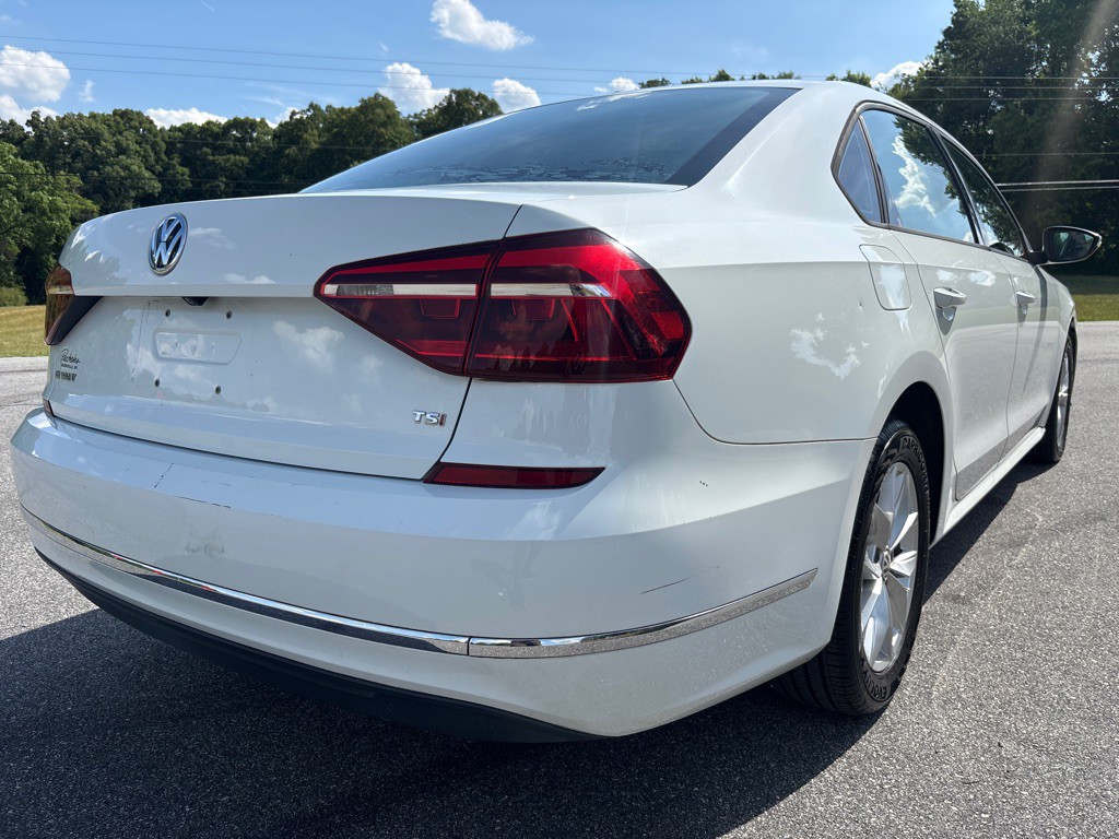 2018 Volkswagen Passat Image 5