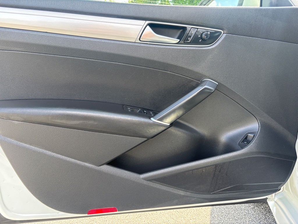 2018 Volkswagen Passat Image 8