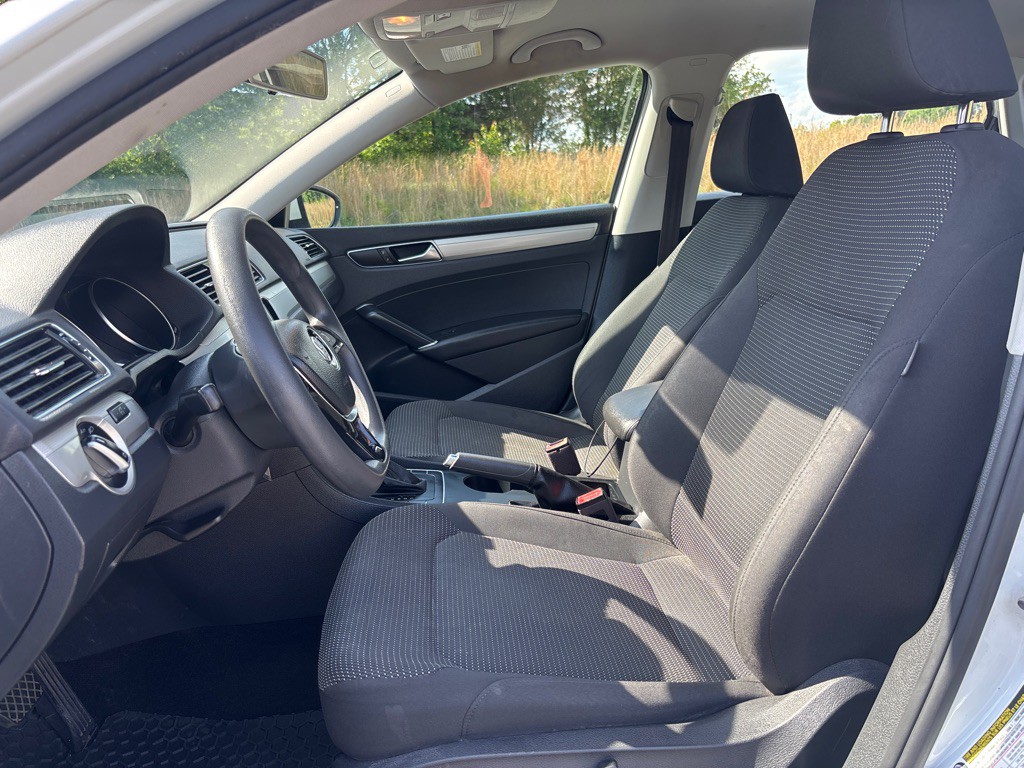 2018 Volkswagen Passat Image 9