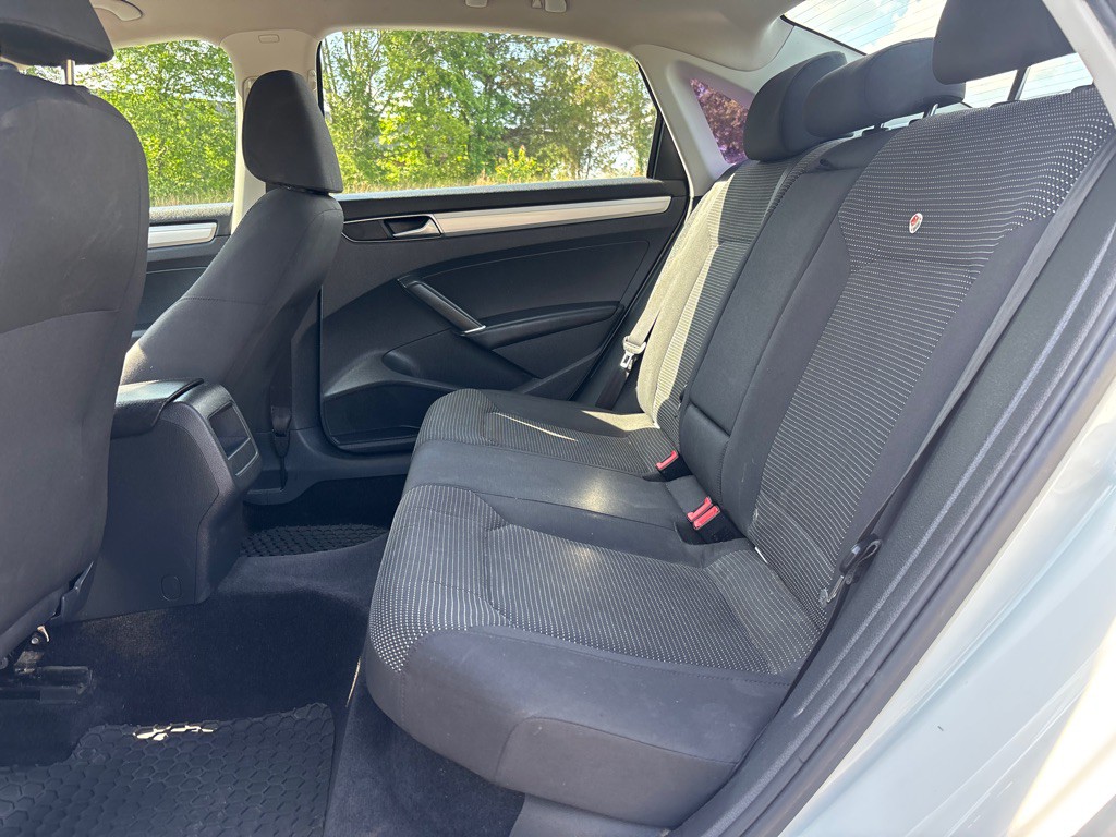 2018 Volkswagen Passat Image 10
