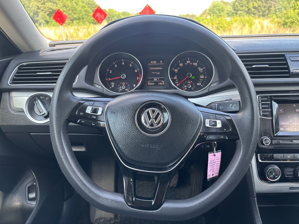 2018 Volkswagen Passat Image 11