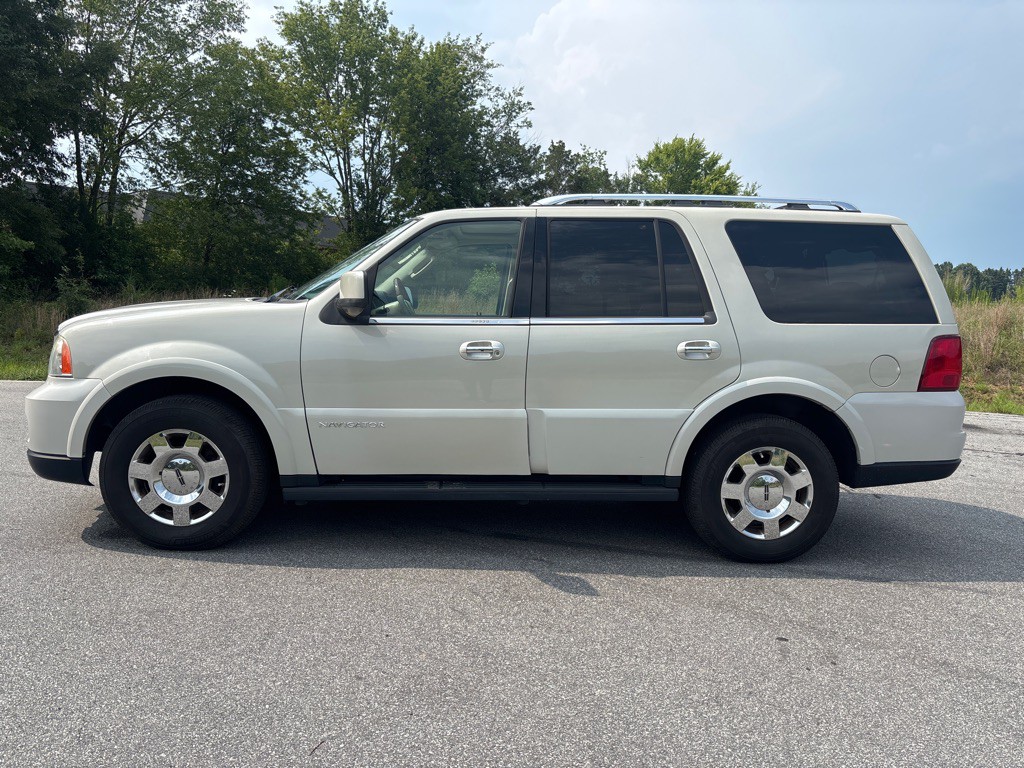 2006 Lincoln Navigator Image 2