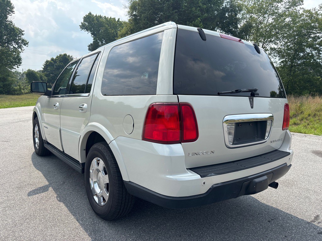 2006 Lincoln Navigator Image 3