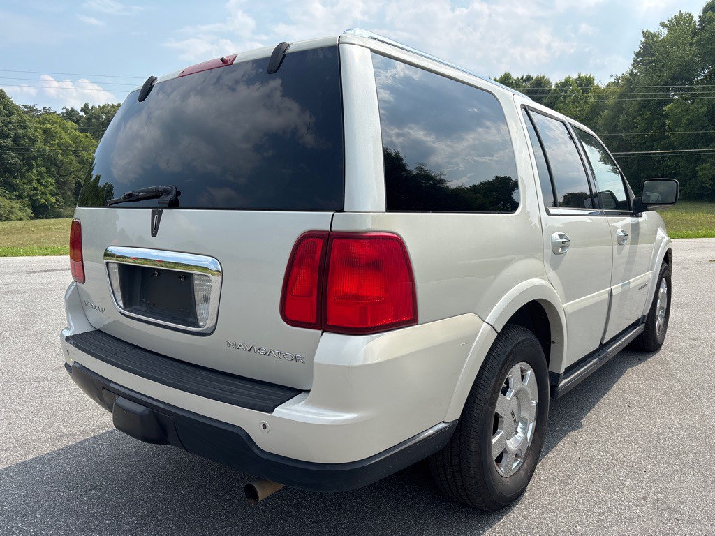 2006 Lincoln Navigator Image 5