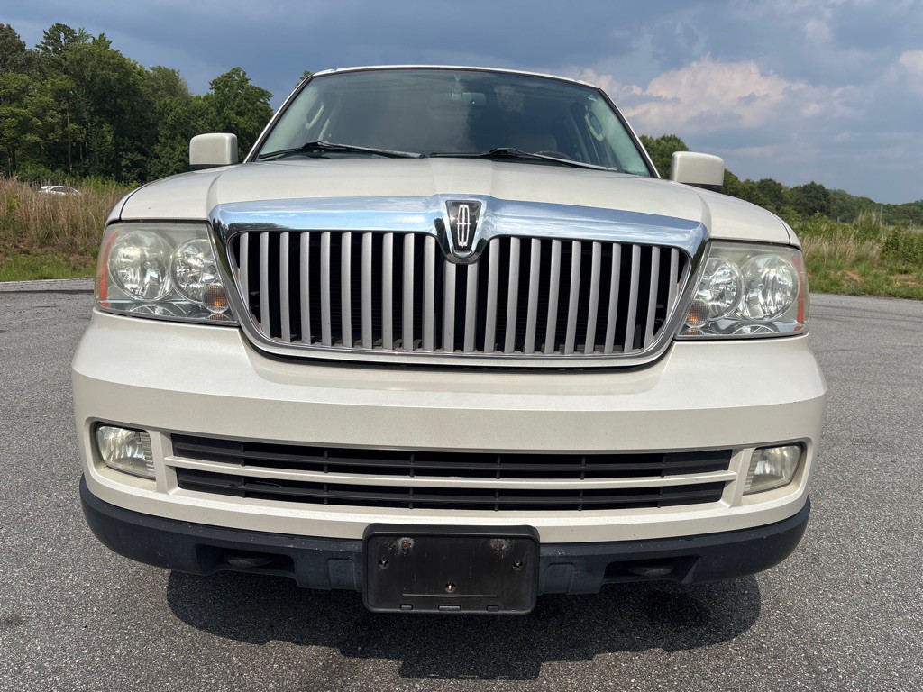 2006 Lincoln Navigator Image 8
