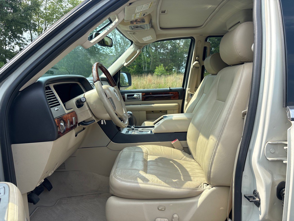 2006 Lincoln Navigator Image 12