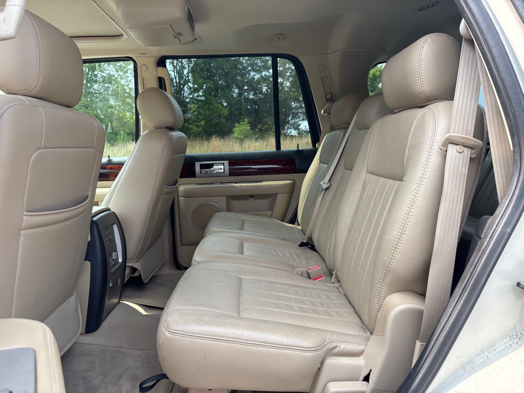 2006 Lincoln Navigator Image 13