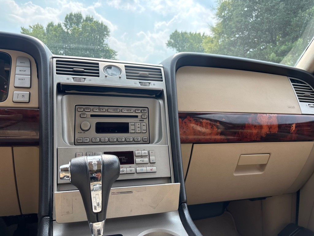 2006 Lincoln Navigator Image 16