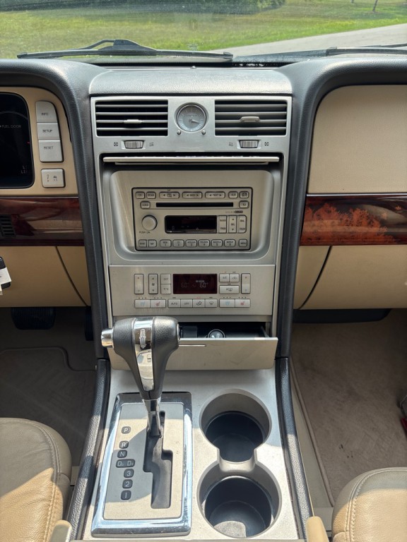 2006 Lincoln Navigator Image 17