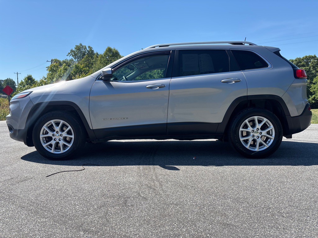2017 Jeep Cherokee Image 2