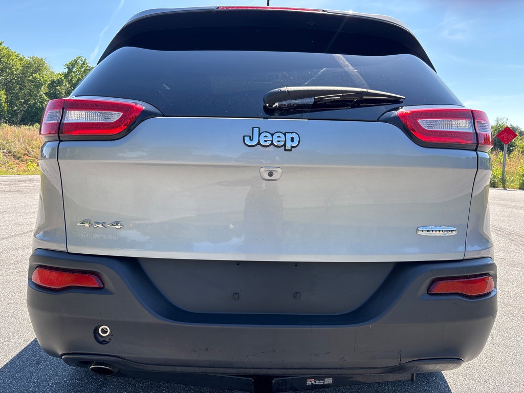 2017 Jeep Cherokee Image 4