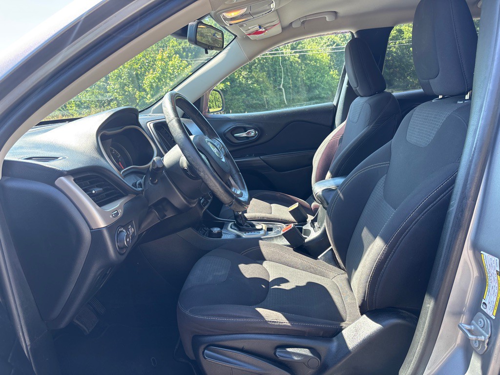 2017 Jeep Cherokee Image 12