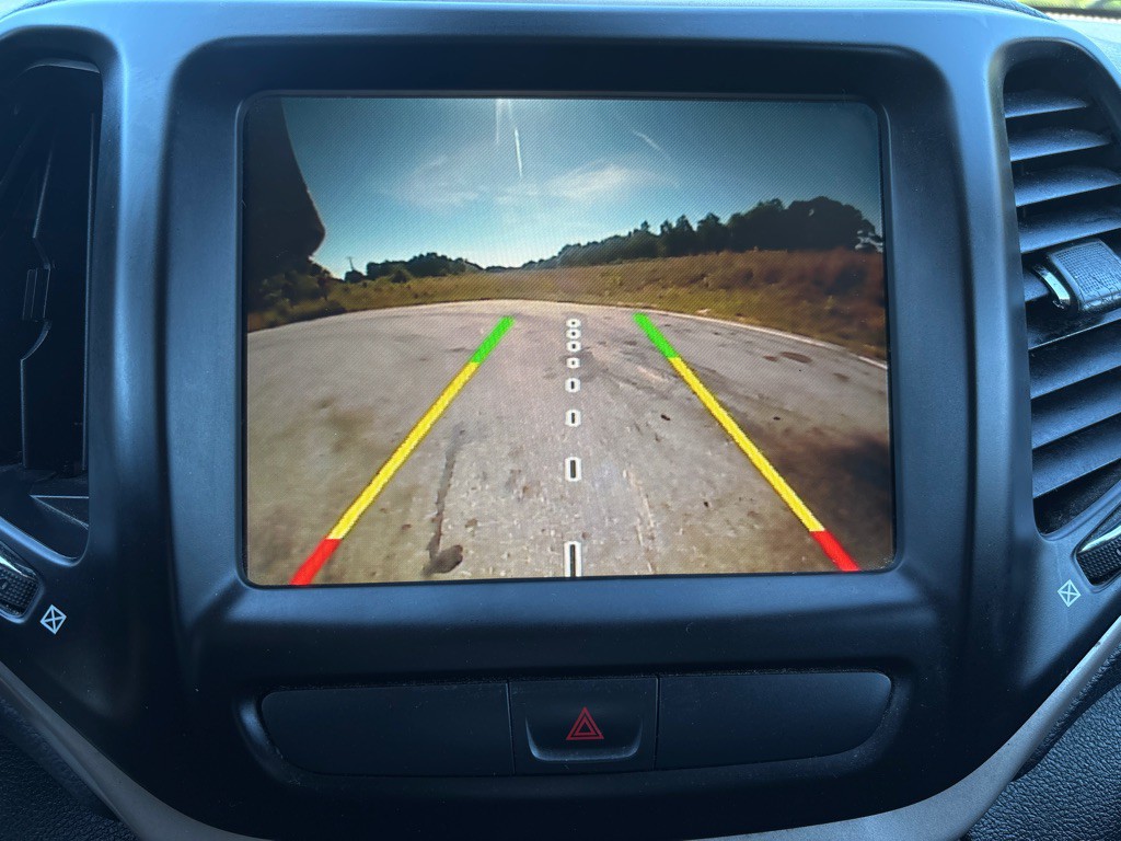 2017 Jeep Cherokee Image 18