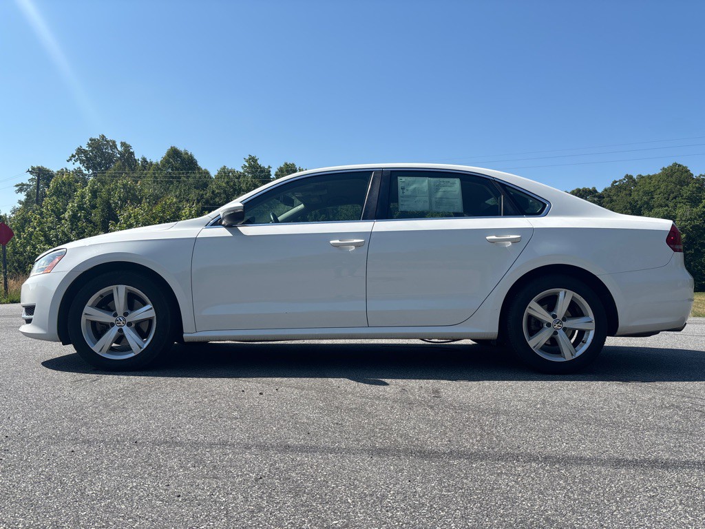 2012 Volkswagen Passat Image 2