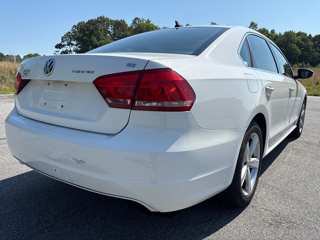 2012 Volkswagen Passat Image 5