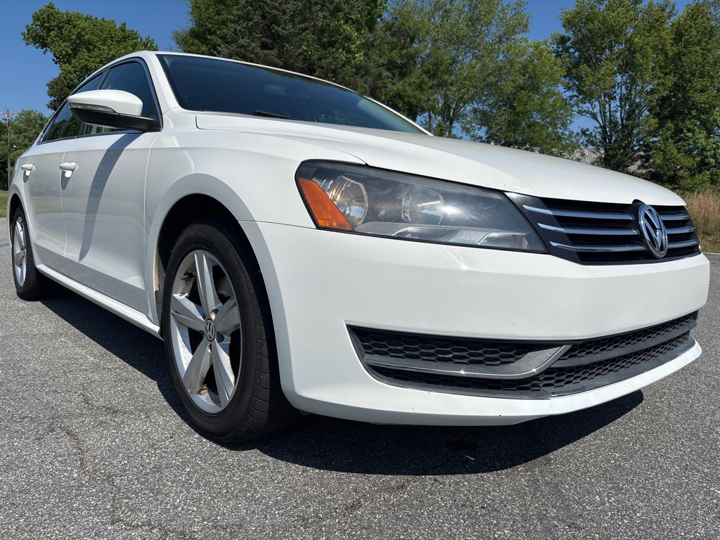 2012 Volkswagen Passat Image 7