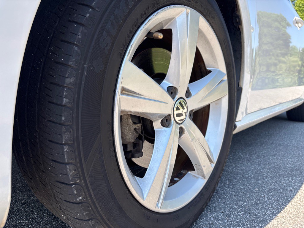 2012 Volkswagen Passat Image 9