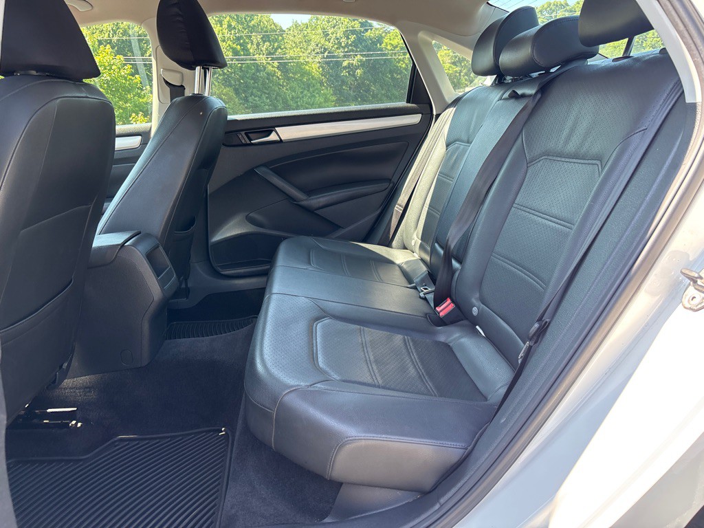2012 Volkswagen Passat Image 12