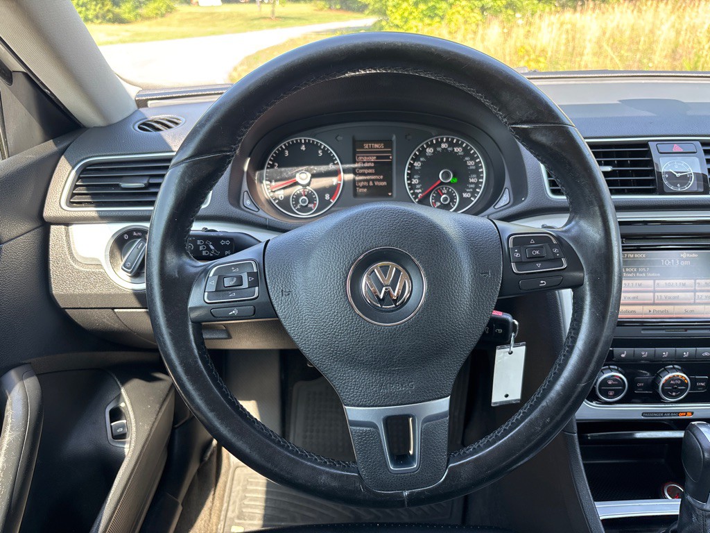 2012 Volkswagen Passat Image 13