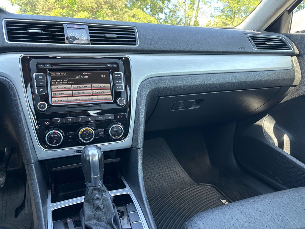 2012 Volkswagen Passat Image 14