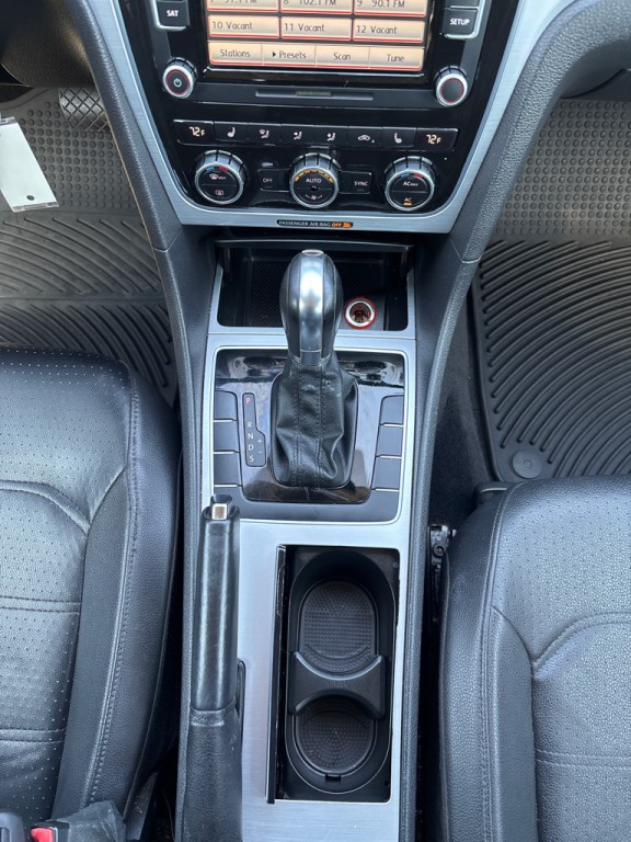 2012 Volkswagen Passat Image 15