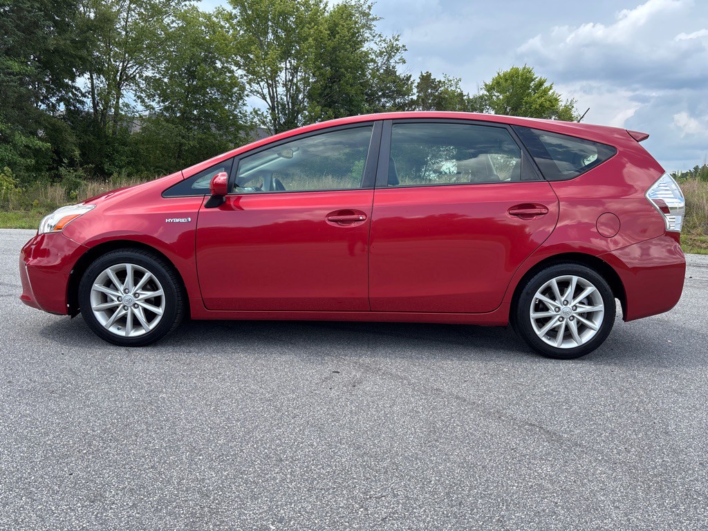 2014 Toyota Prius Image 2
