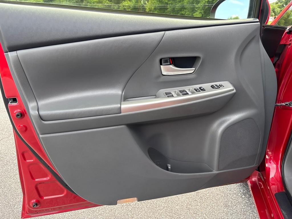2014 Toyota Prius Image 10