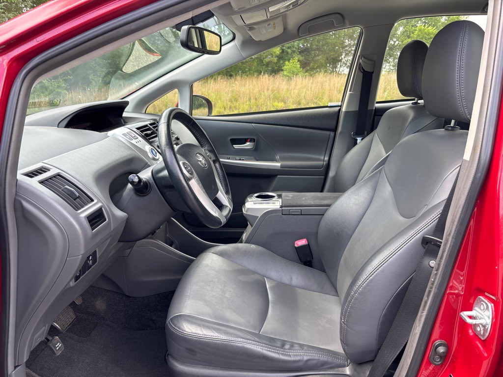 2014 Toyota Prius Image 12