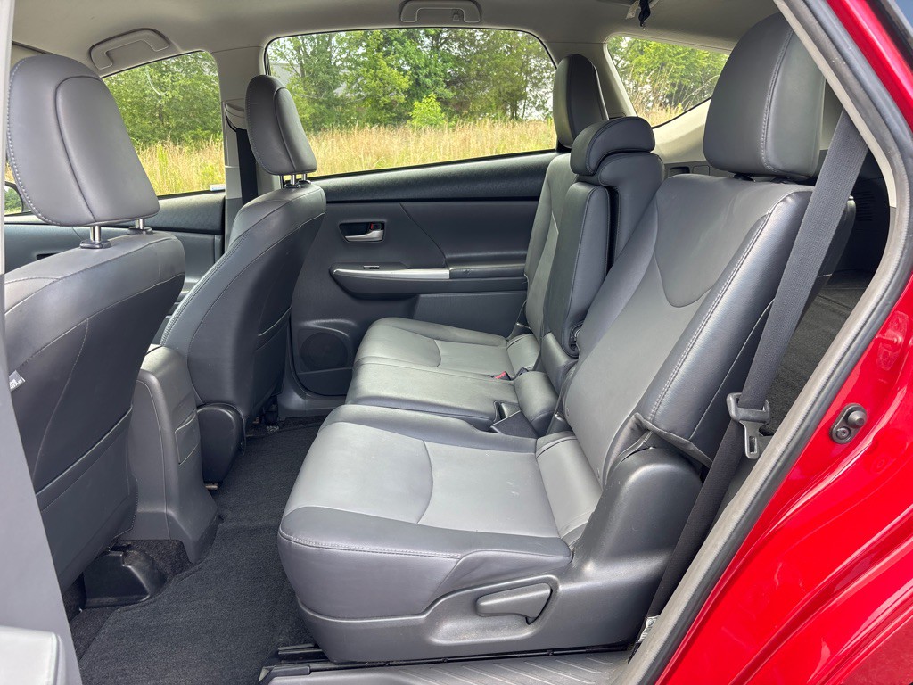 2014 Toyota Prius Image 13