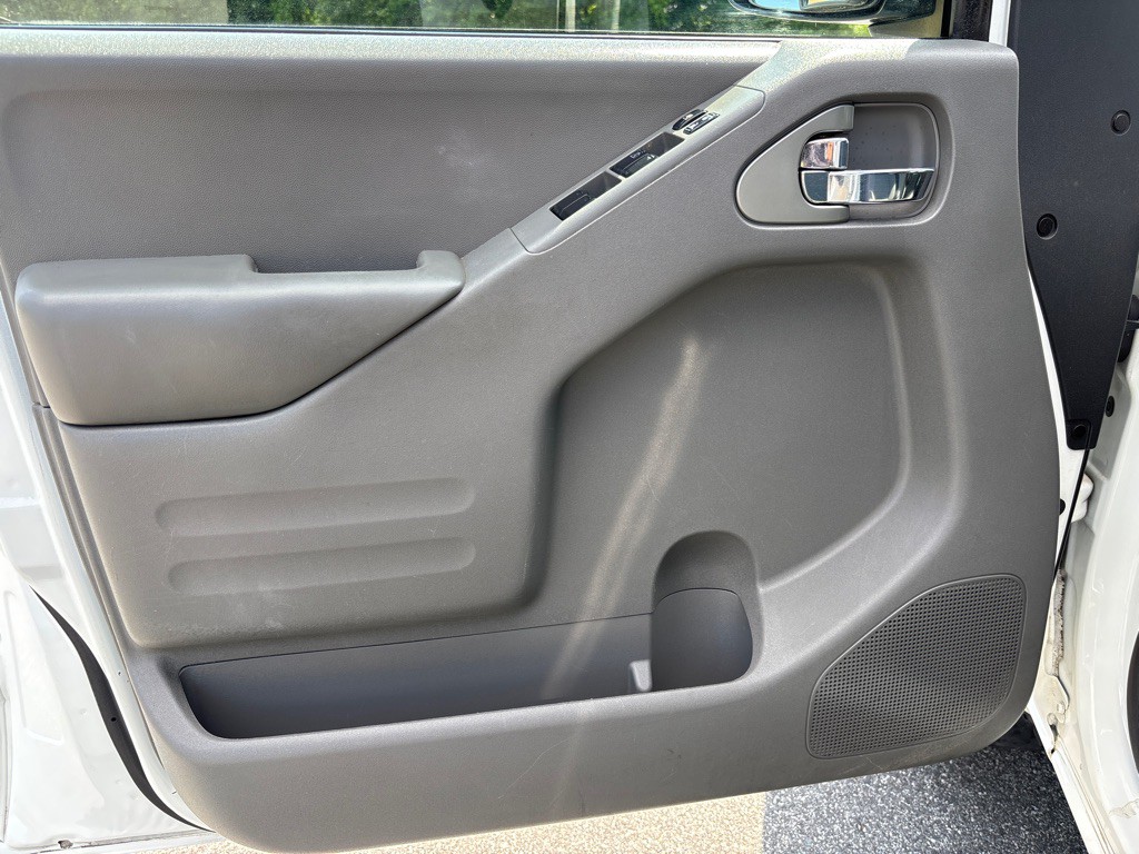 2017 Nissan Frontier Image 9