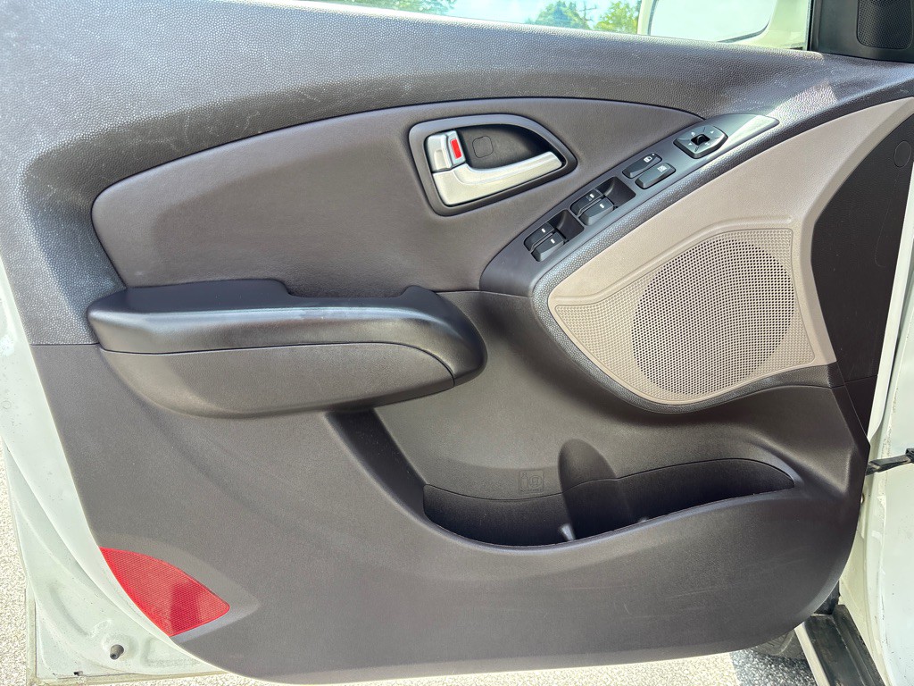 2012 Hyundai Tucson Image 11