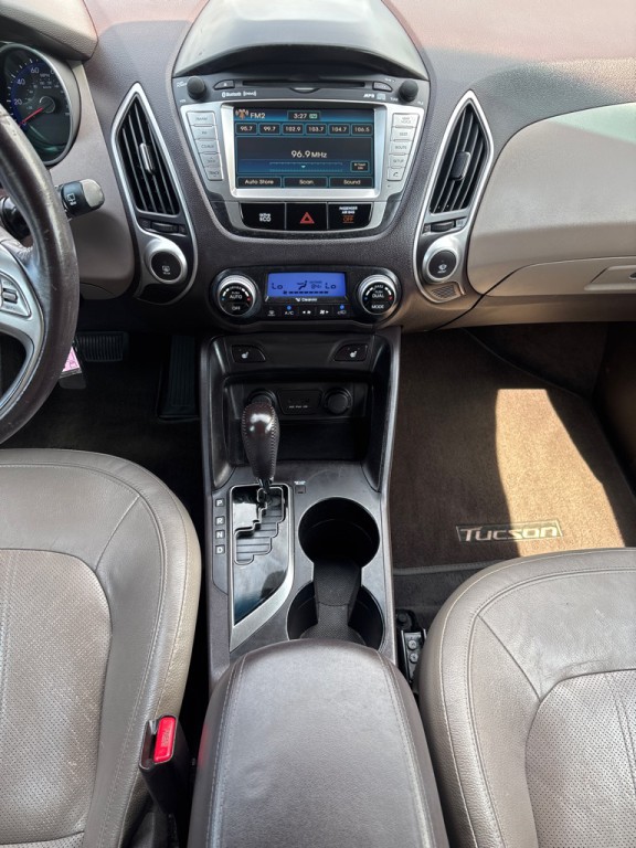 2012 Hyundai Tucson Image 16