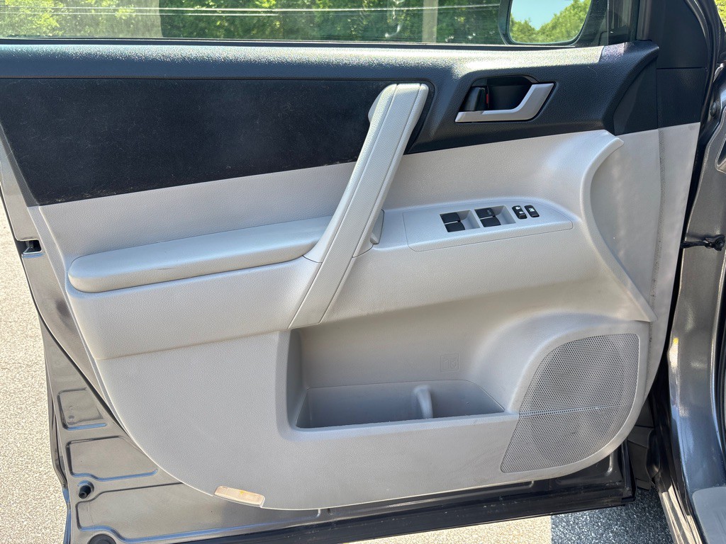 2012 Toyota Highlander Image 11