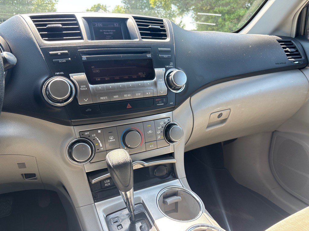 2012 Toyota Highlander Image 16